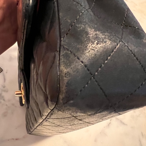 Chanel Quilted black CC leather Flap handbag - Picture 11 of 16